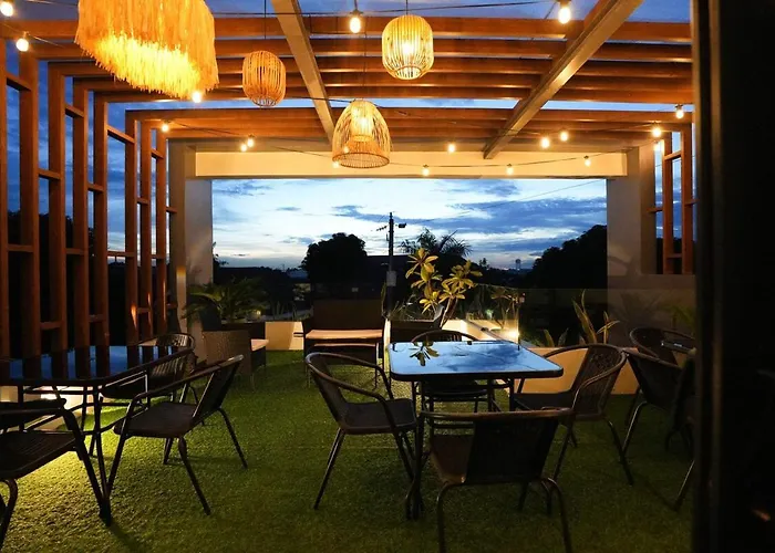 Villa Casa Bonifacio Luxury Pool And Rooftop Manila