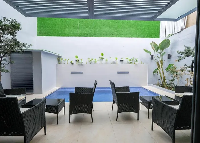 Casa Bonifacio Luxury Pool And Rooftop * Manila