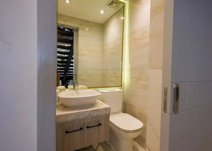 Casa Bonifacio Luxury Pool And Rooftop * Manila