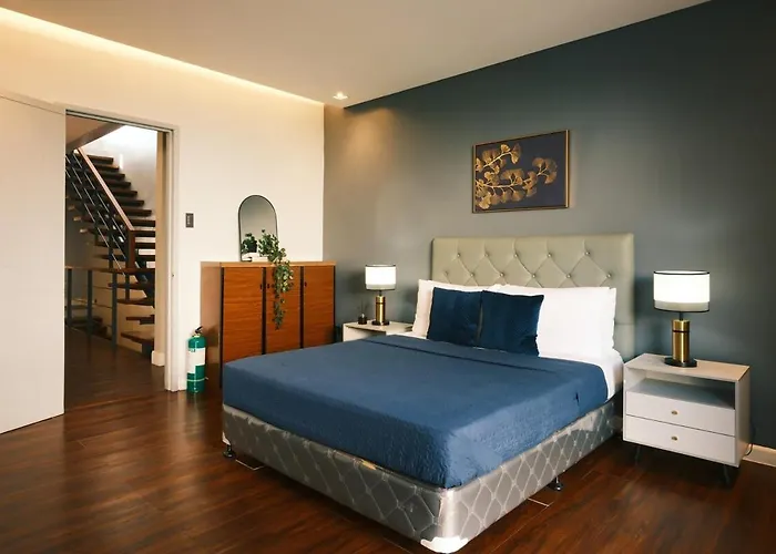 Casa Bonifacio Luxury Pool And Rooftop Villa Manila