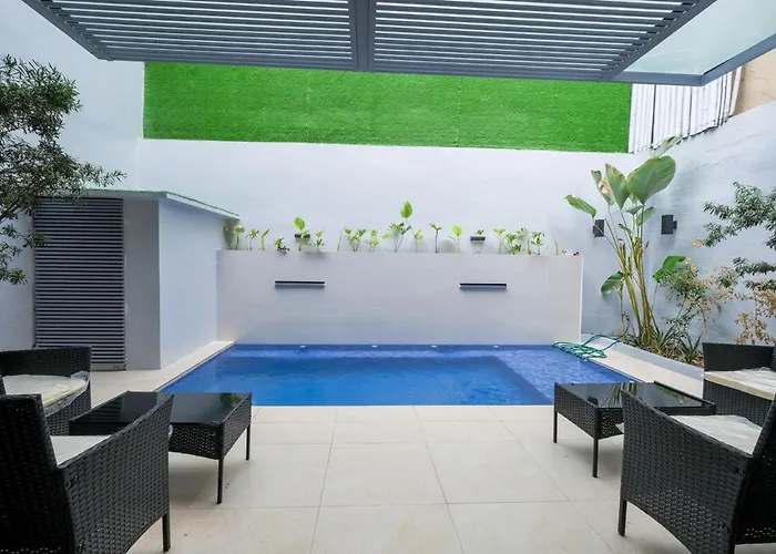 Casa Bonifacio Luxury Pool And Rooftop * Manila