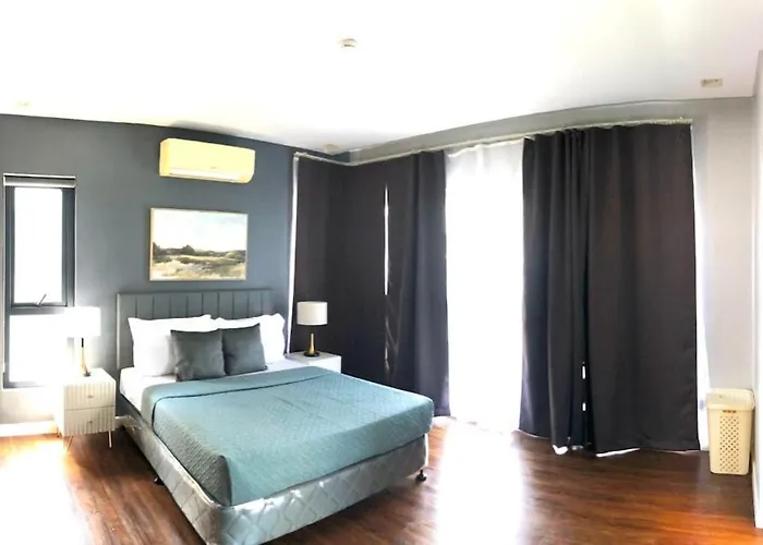 Casa Bonifacio Luxury Pool And Rooftop Villa Manila