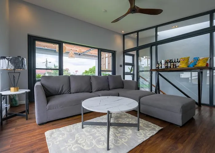 Casa Bonifacio Luxury Pool And Rooftop Manila