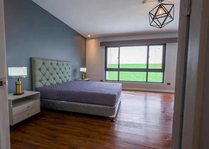 Casa Bonifacio Luxury Pool And Rooftop Villa Manila