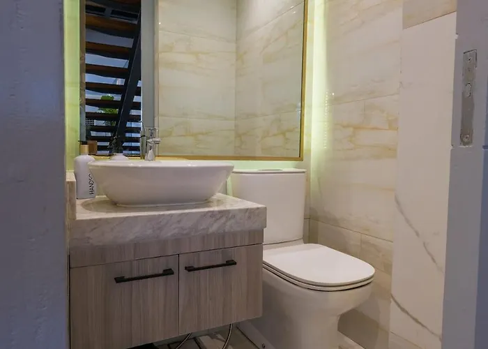 Villa Casa Bonifacio Luxury Pool And Rooftop Manila