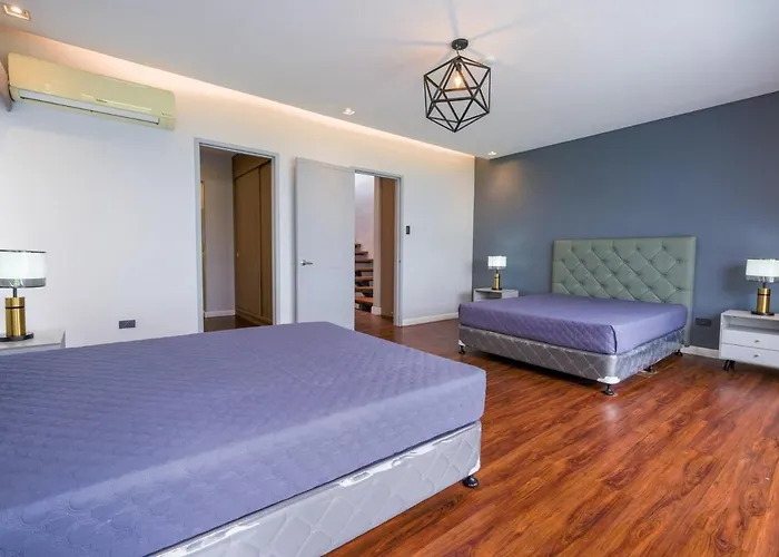 Casa Bonifacio Luxury Pool And Rooftop * Manila