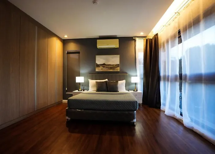 Villa Casa Bonifacio Luxury Pool And Rooftop Manila